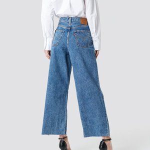 Levi's ribcage pleated crop cutoff